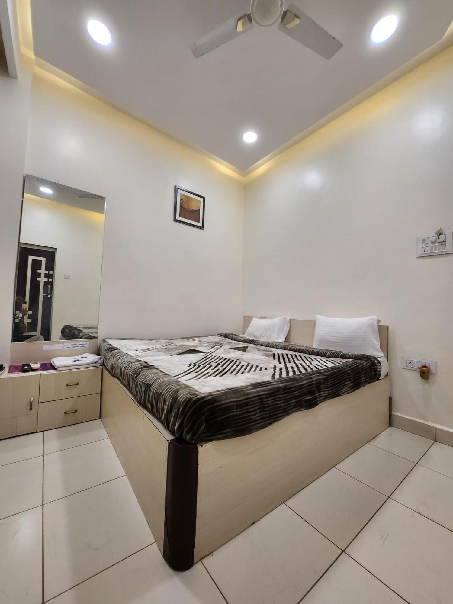 Hotel Anantshree Ujjain Eksteriør billede