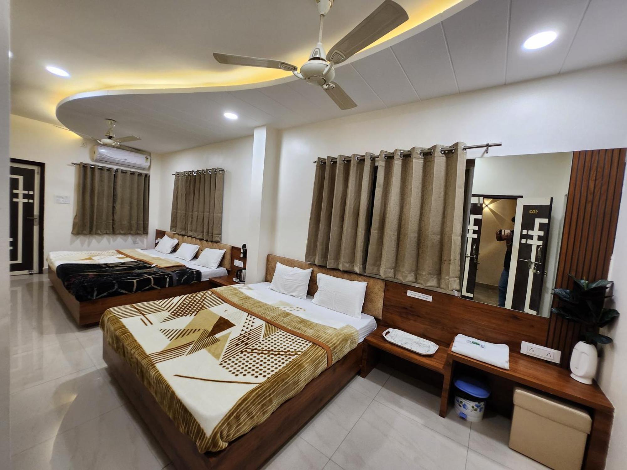 Hotel Anantshree Ujjain Eksteriør billede