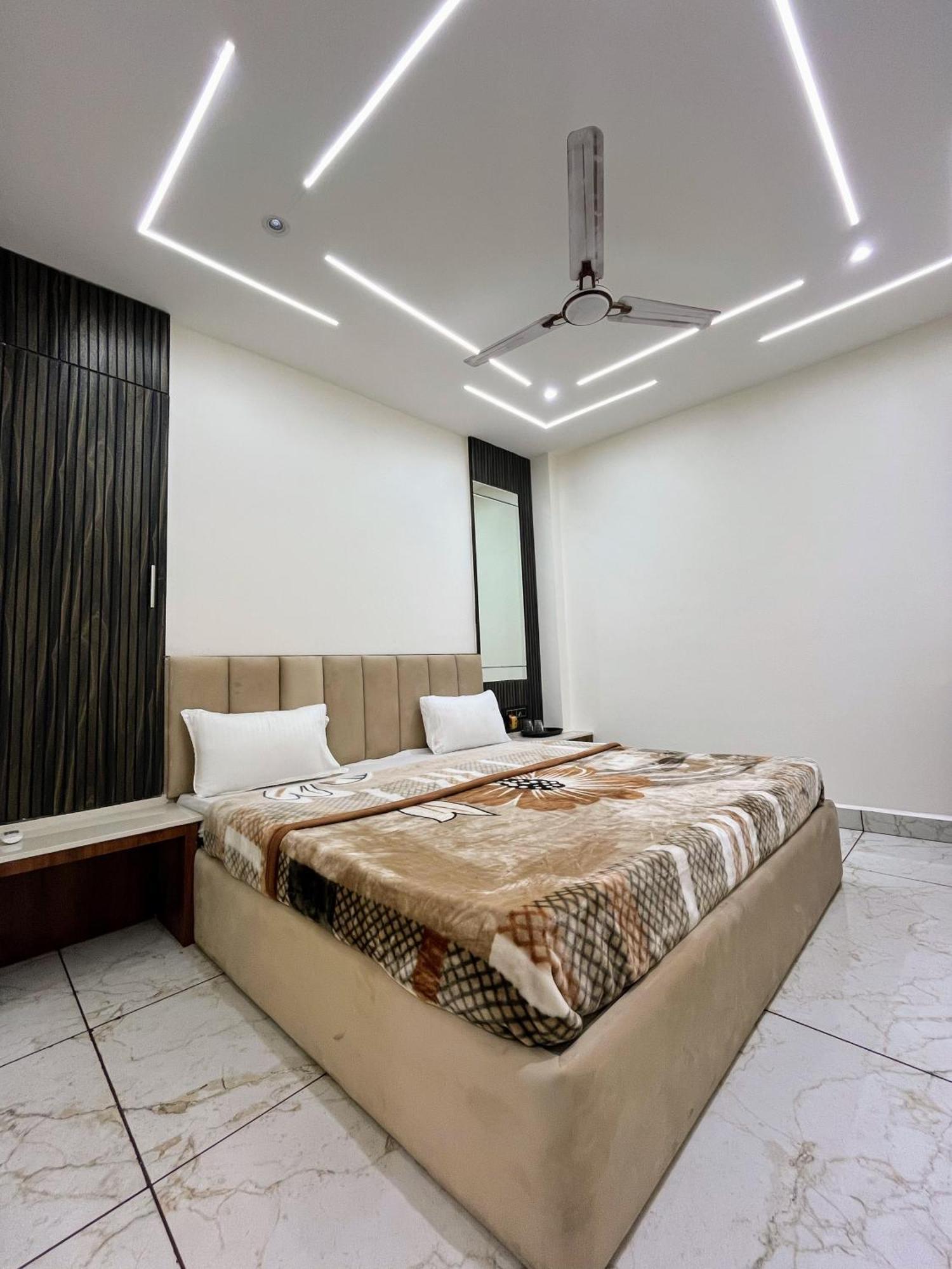Hotel Anantshree Ujjain Eksteriør billede