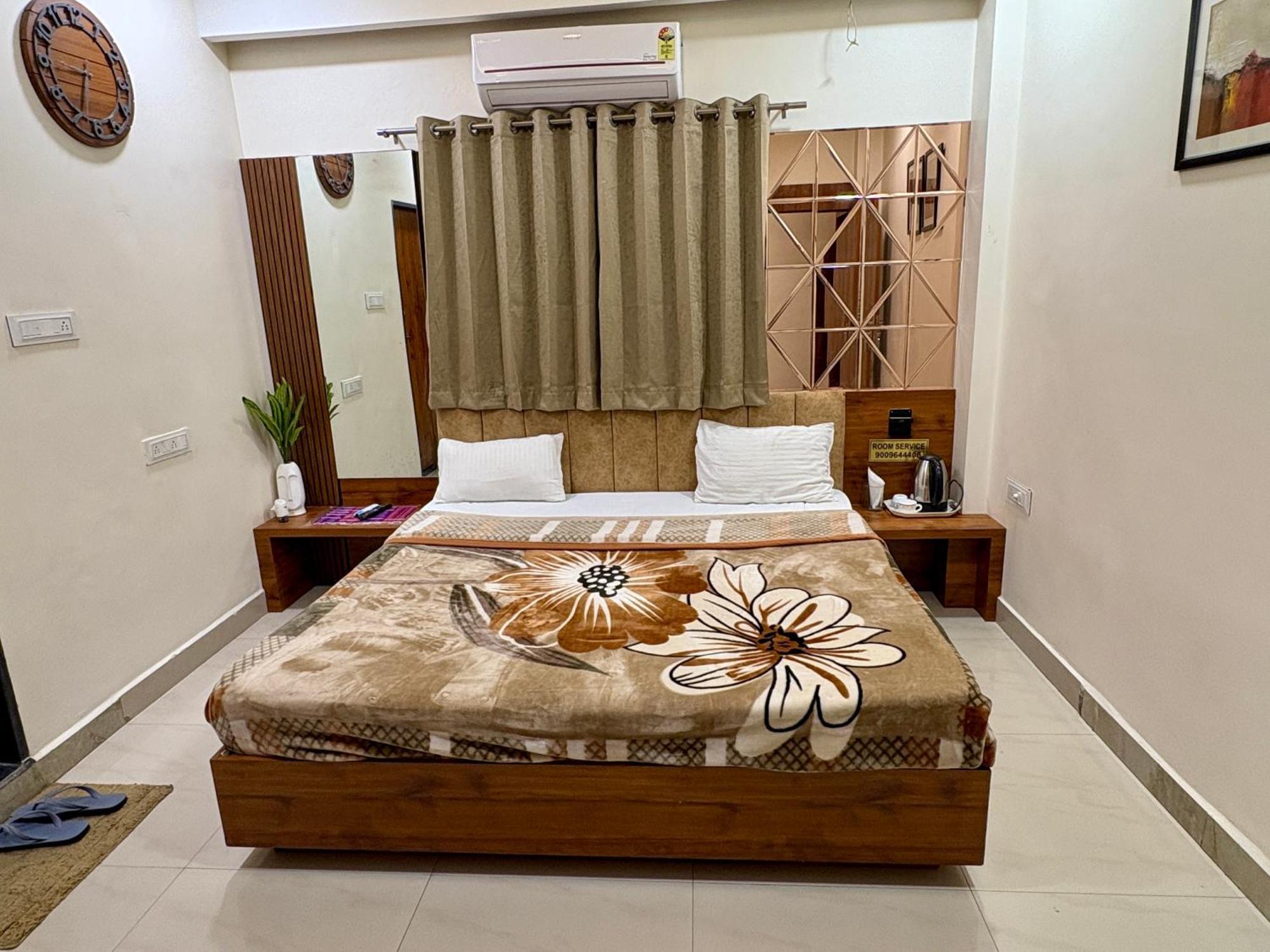 Hotel Anantshree Ujjain Eksteriør billede