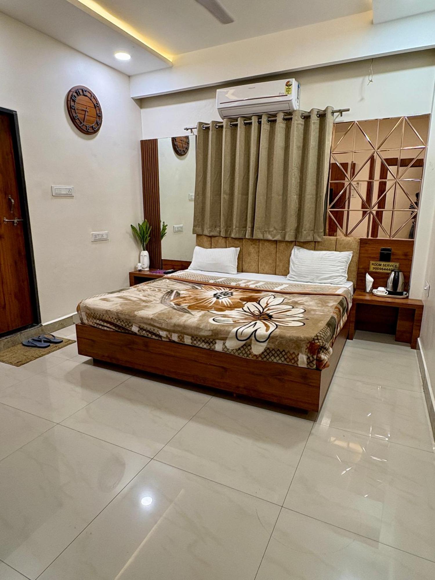 Hotel Anantshree Ujjain Eksteriør billede
