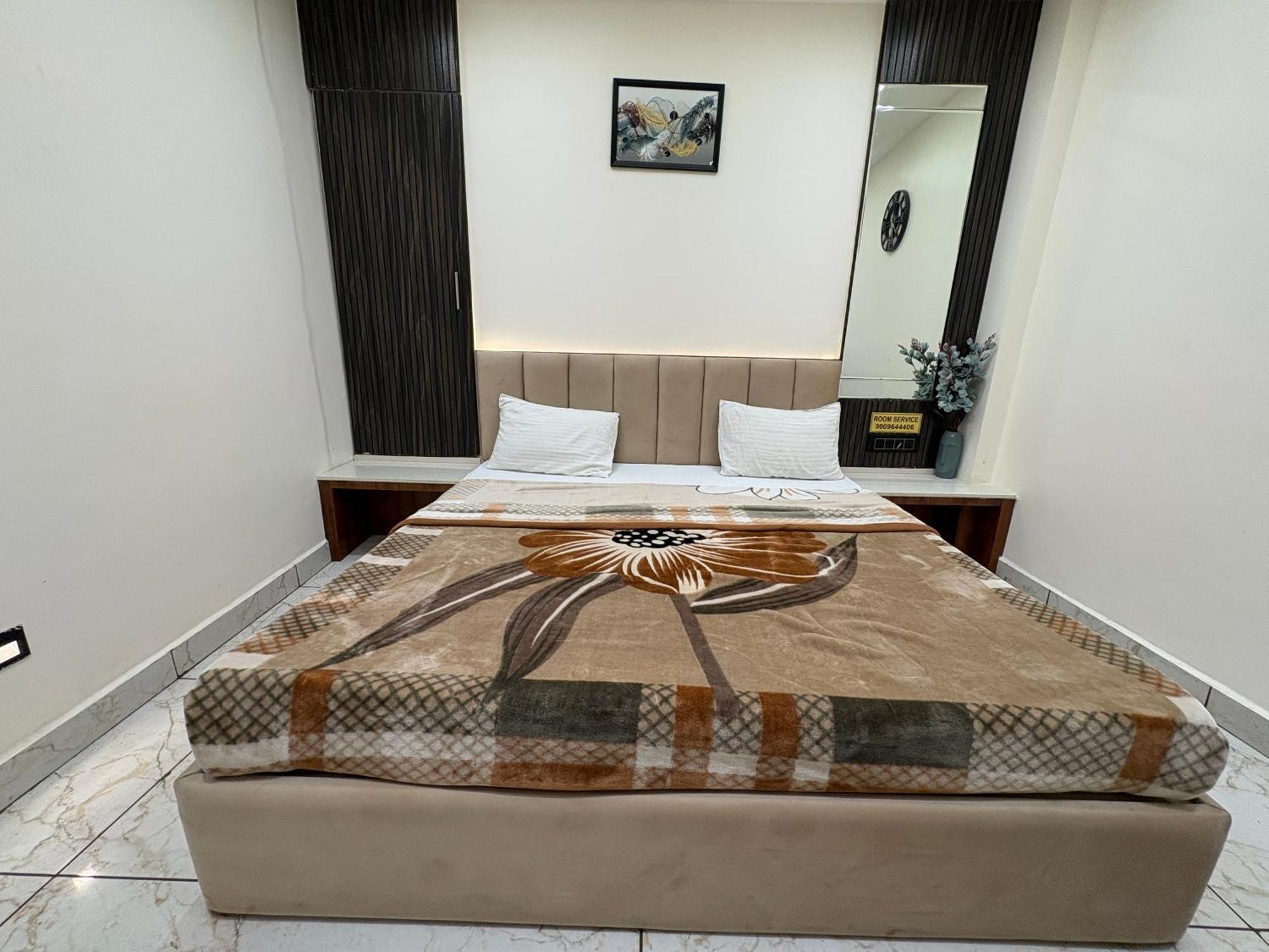 Hotel Anantshree Ujjain Eksteriør billede