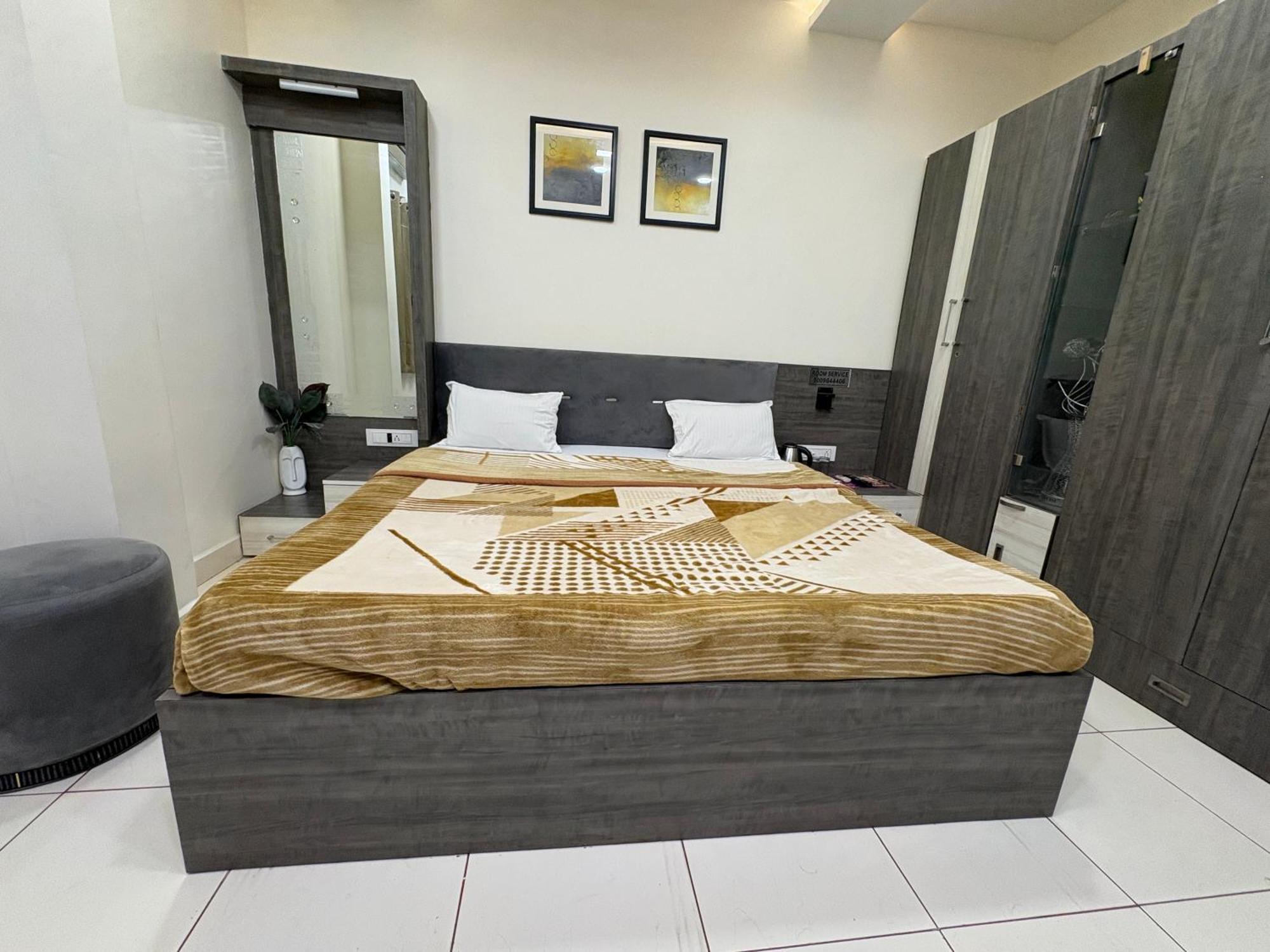 Hotel Anantshree Ujjain Eksteriør billede