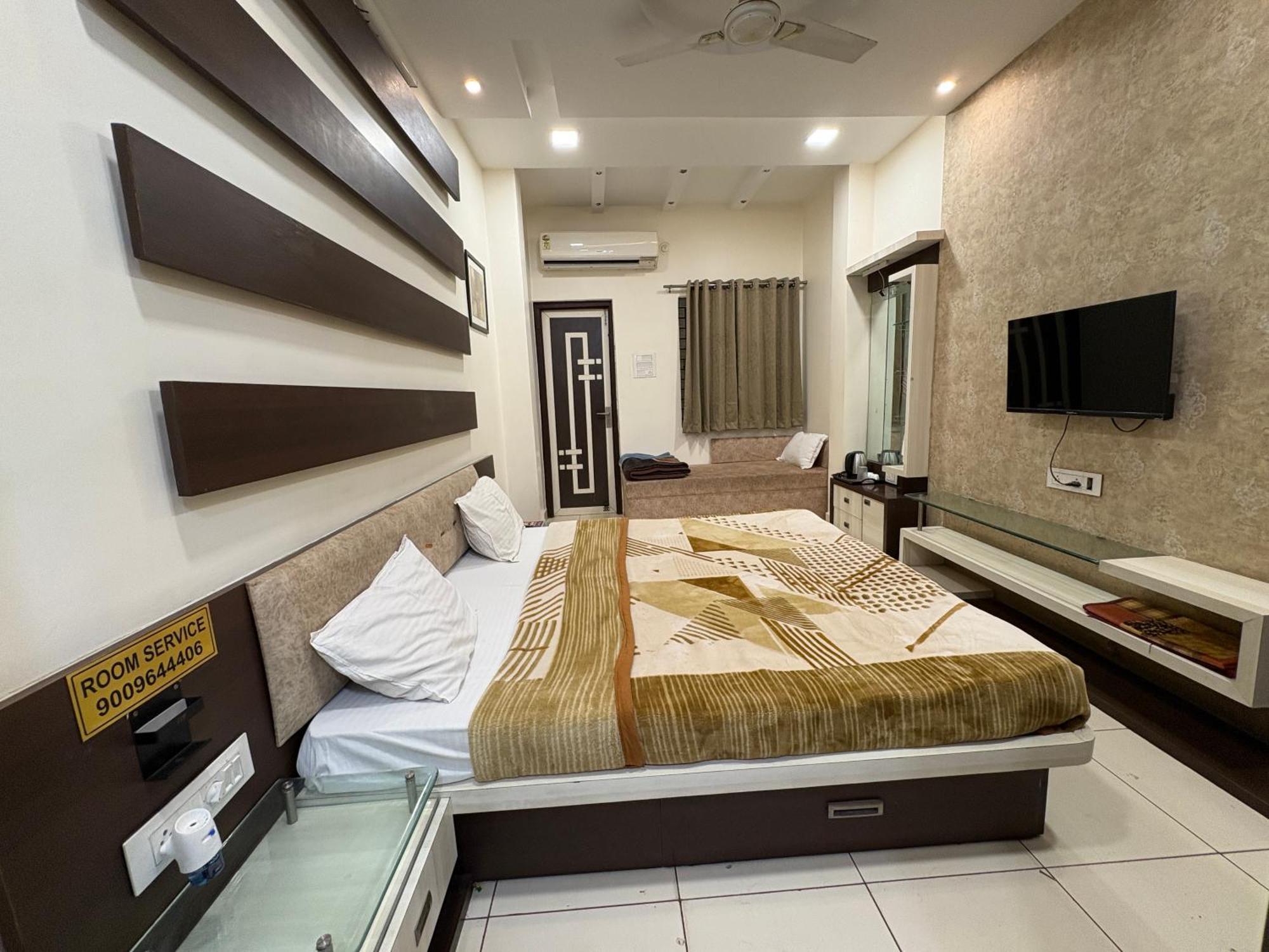 Hotel Anantshree Ujjain Eksteriør billede